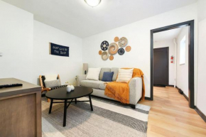 HostWise Stays - Pet Friendly Butler St Apt, Ground Floor with Private Entrance